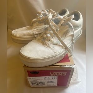 White Low top Old Skool Vans Shoes